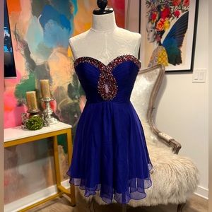 Fun and flirty Sherri Hill Strapless Mini Dress sz6